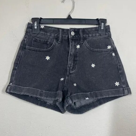 PacSun Black Daisy Embroidered Denim Mom Shorts - Picture 2 of 7